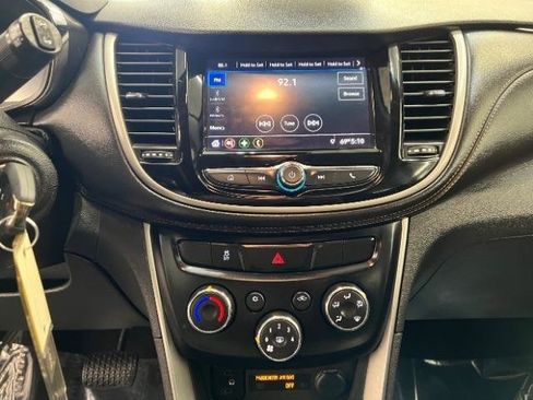 Used 2020 Chevrolet Trax LS w/ Tint and Cruise Package AWD/4WD image 14
