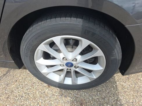 Used 2020 Ford Fusion SE FWD image 3