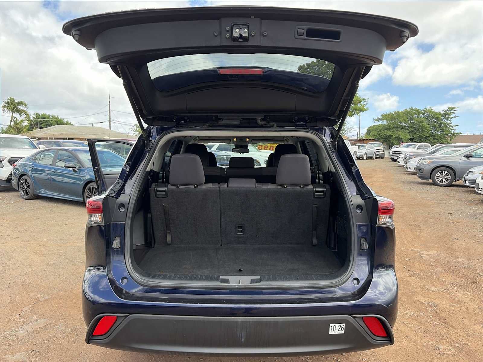 Used 2023 Toyota Highlander L FWD image 19