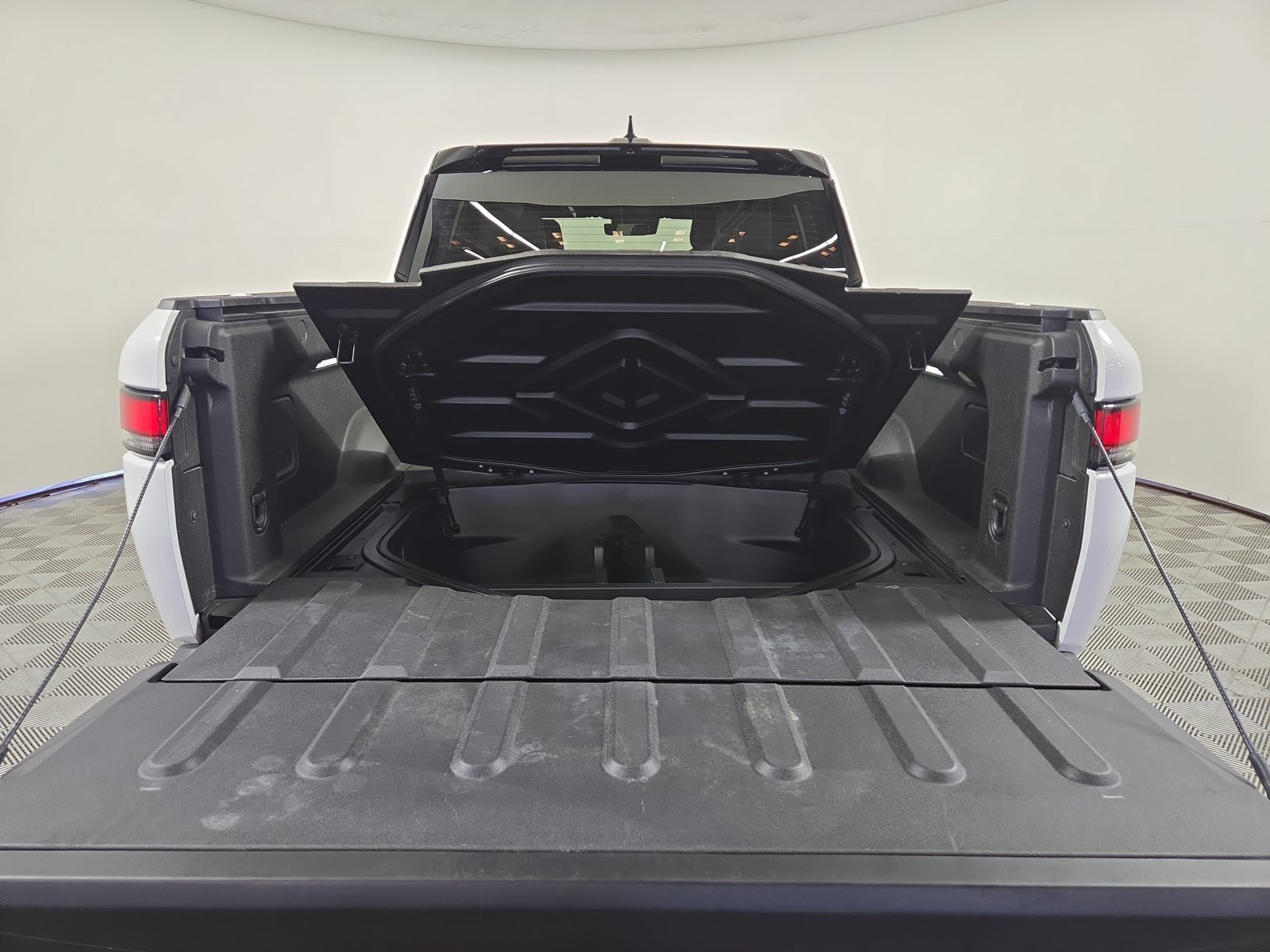 Used 2025 Rivian R1T Adventure Dual AWD/4WD image 15