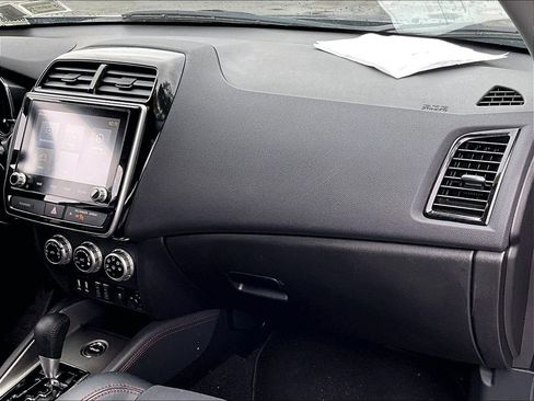 Used 2025 Mitsubishi Outlander Sport SE image 13