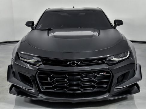 Used 2019 Chevrolet Camaro ZL1 RWD image 5