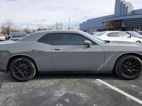 Used 2018 Dodge Challenger SXT image 17