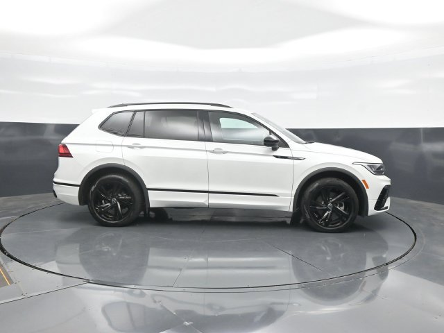 Used 2023 Volkswagen Tiguan SE R-Line FWD image 8