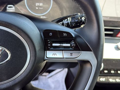 Used 2023 Hyundai Elantra Limited image 16