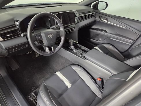 Used 2025 Toyota Camry SE w/ Convenience Package FWD image 11