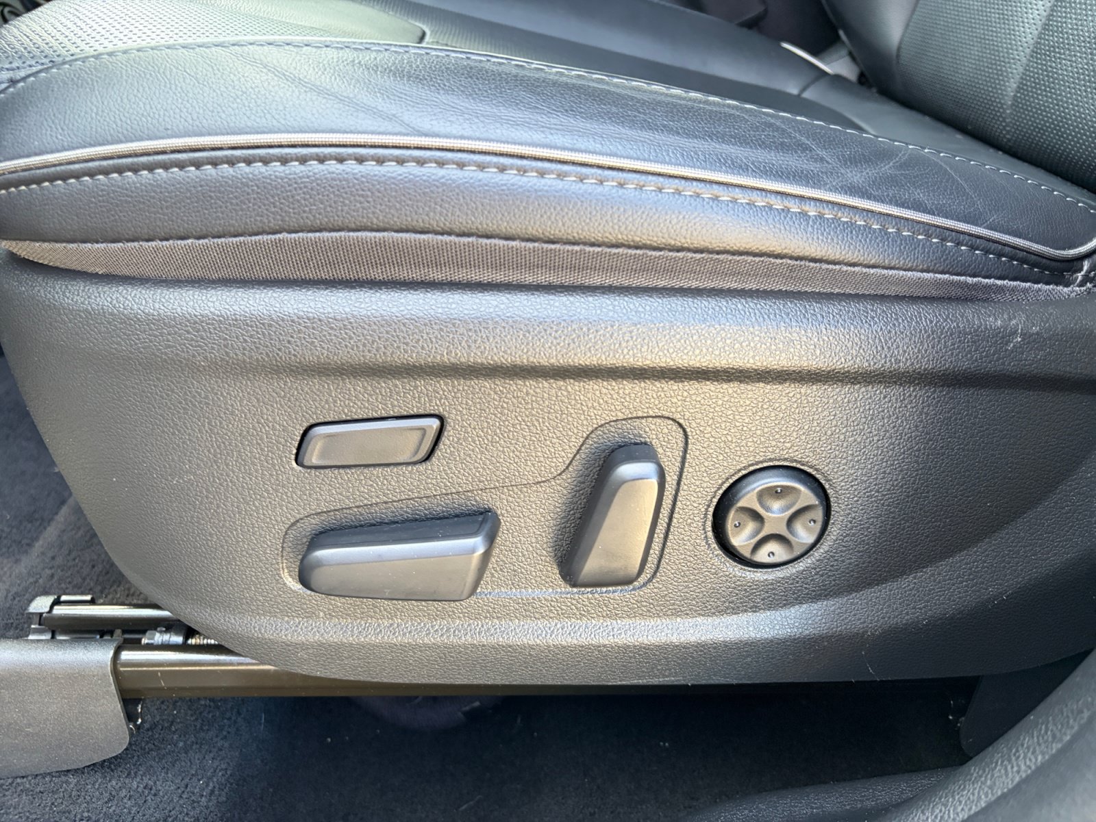Used 2023 Hyundai Santa Fe Limited AWD/4WD image 15