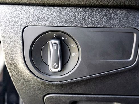 Used 2024 Volkswagen Tiguan SE image 16