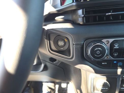 Used 2025 Jeep Wrangler Unlimited Sahara w/ Safety Group image 21