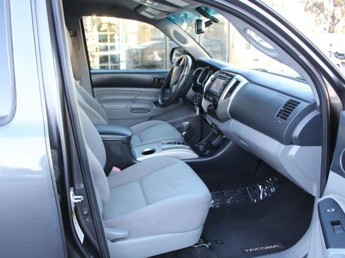 Used 2013 Toyota Tacoma PreRunner w/ SR5 Pkg RWD image 10