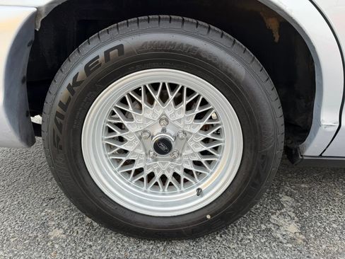 Used 2002 Ford Crown Victoria LX RWD image 17
