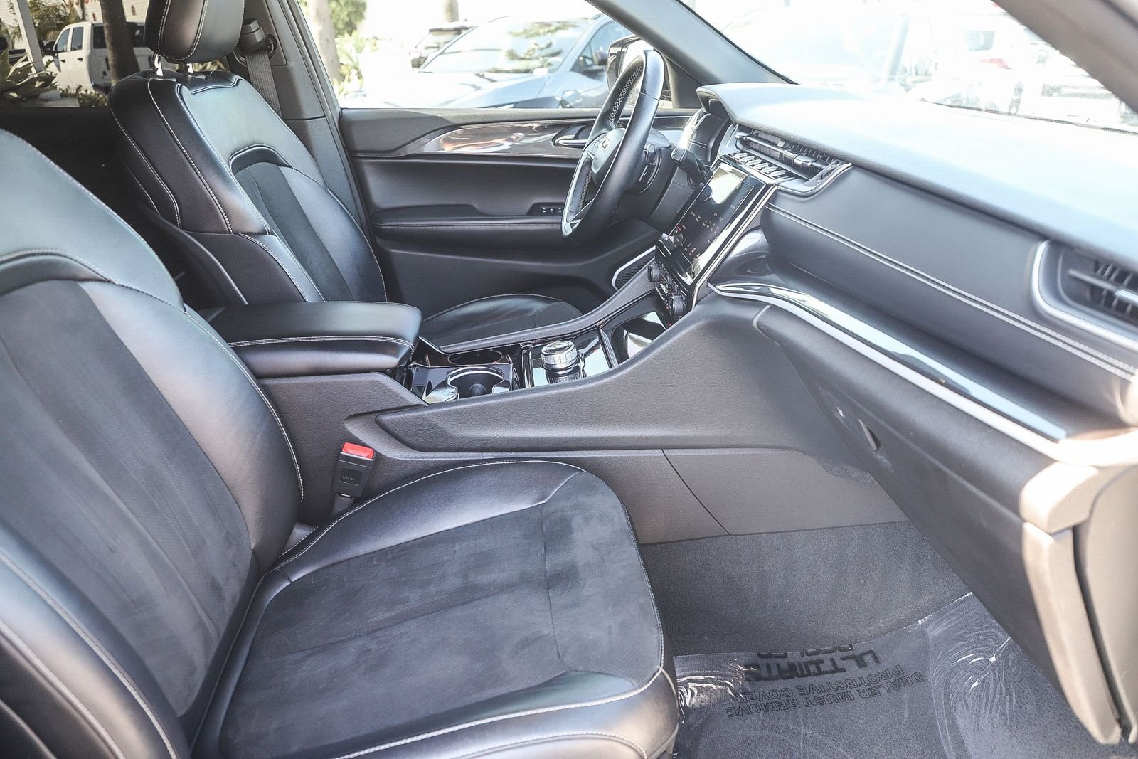 Used 2022 Jeep Grand Cherokee L Laredo RWD image 16