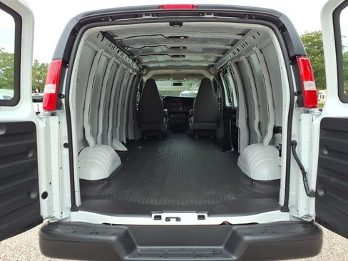 New 2026 Chevrolet Express 2500 Extended w/ Driver Convenience Package RWD image 10