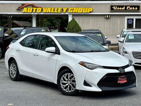 Used 2019 Toyota Corolla LE FWD image 1
