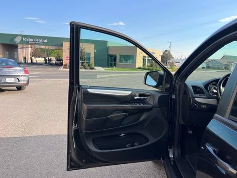Used 2018 Dodge Grand Caravan GT FWD image 28
