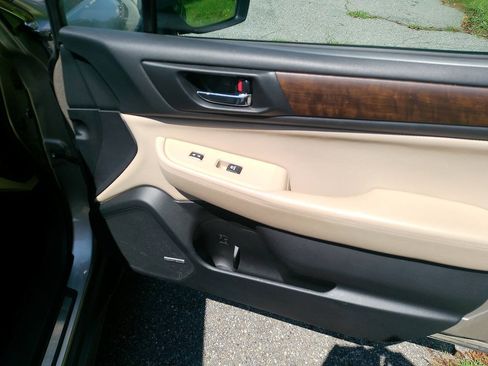 Used 2015 Subaru Outback 2.5i Limited AWD/4WD image 17