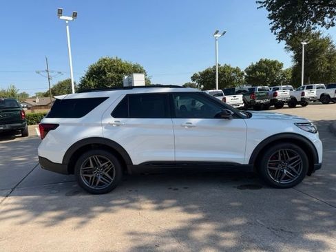 Used 2025 Ford Explorer ST w/ Sun And Sound Package AWD/4WD image 5