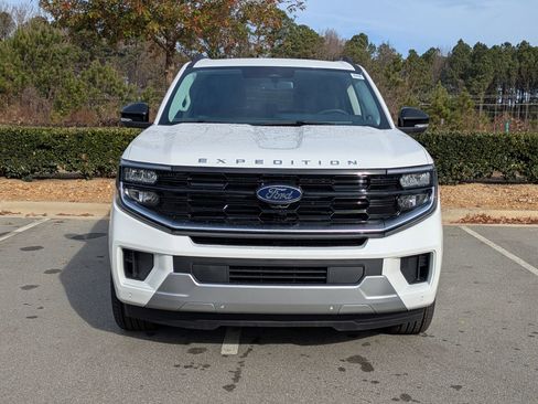 New 2025 Ford Expedition Platinum w/ Driver's Package image 9