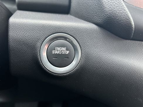 Used 2024 GMC Terrain SLE image 21