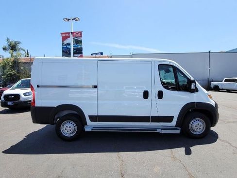 Used 2025 RAM ProMaster 2500 w/ U-Haul Equipment Group FWD image 9