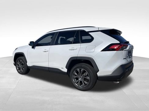Used 2023 Toyota RAV4 XLE Premium AWD/4WD image 6