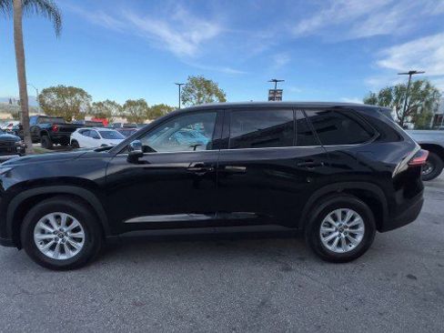 Used 2025 Toyota Grand Highlander XLE SUV image 5