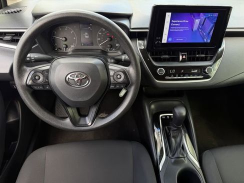 Used 2025 Toyota Corolla LE image 12