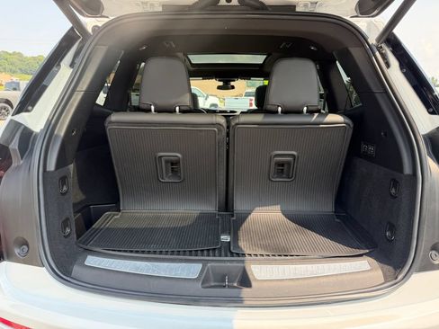 Used 2024 Cadillac XT6 Premium Luxury w/ LPO, Floor Liner Package AWD/4WD image 9
