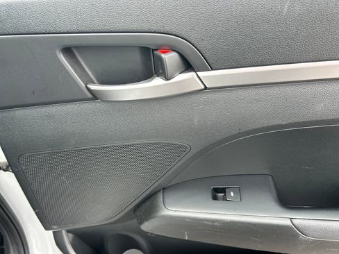 Used 2019 Hyundai Elantra SE w/ Cargo Package FWD image 27