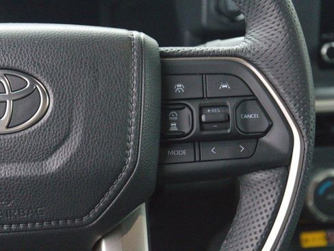 Used 2025 Toyota Tacoma SR5 image 21