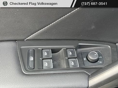 Used 2024 Volkswagen Tiguan SE image 14