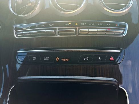 Used 2022 Mercedes-Benz GLC 300 4MATIC w/ Premium Package Lite image 28