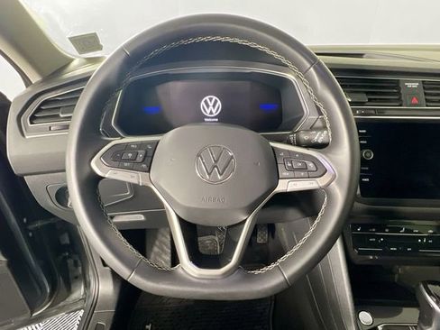 Used 2023 Volkswagen Tiguan SE AWD/4WD image 11
