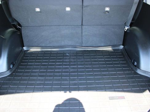 Used 2016 Toyota RAV4 LE image 11