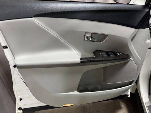 Used 2015 Toyota Venza LE image 12