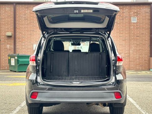 Used 2017 Toyota Highlander XLE AWD/4WD image 6