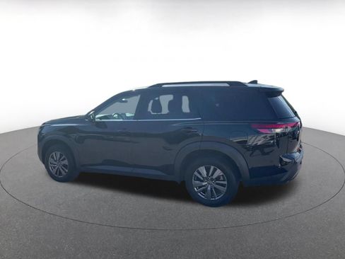 Used 2025 Nissan Pathfinder SV AWD/4WD image 9