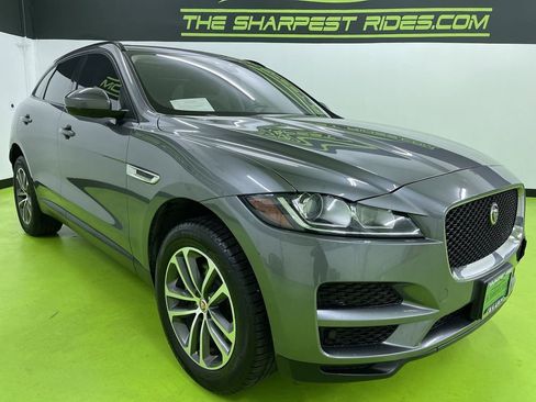 Used 2017 Jaguar F-PACE Premium image 2