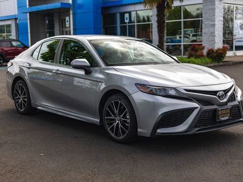 Used 2024 Toyota Camry SE FWD image 8