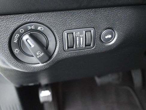 Used 2022 Dodge Challenger R/T w/ Plus Package image 21