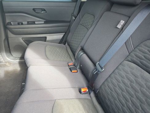 Used 2024 Nissan Pathfinder SV image 17