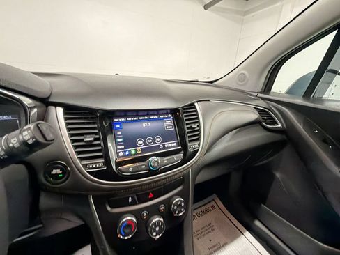 Used 2022 Chevrolet Trax LT w/ LT Convenience Package FWD image 17