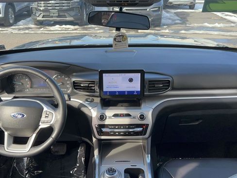 Used 2022 Ford Explorer XLT w/ Equipment Group 202A image 34
