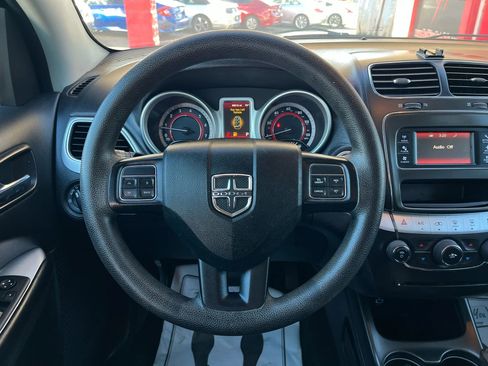 Used 2017 Dodge Journey SE image 18