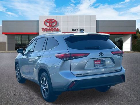 Used 2020 Toyota Highlander XLE AWD/4WD image 4