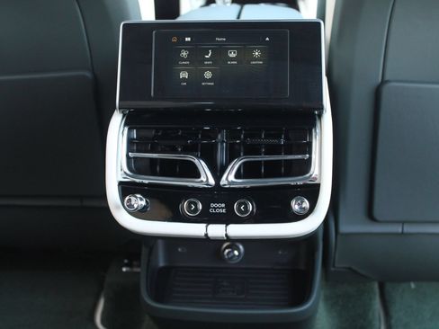 Certified 2024 Bentley Bentayga Extended Wheelbase AWD/4WD image 50