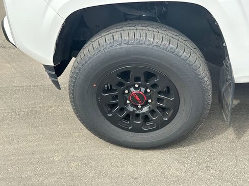 Used 2022 Toyota Tacoma SR AWD/4WD image 11