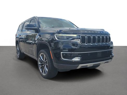 Used 2022 Jeep Wagoneer Series III w/ Premium Group I AWD/4WD image 2