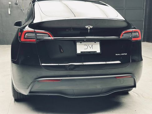 Used 2021 Tesla Model Y Long Range AWD/4WD image 16