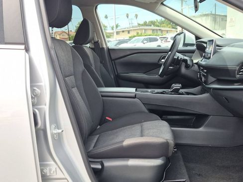 Certified 2024 Nissan Rogue SV FWD image 31